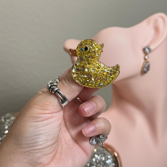 Yellow Crystal Duck Brooch. - Picture 5 of 8